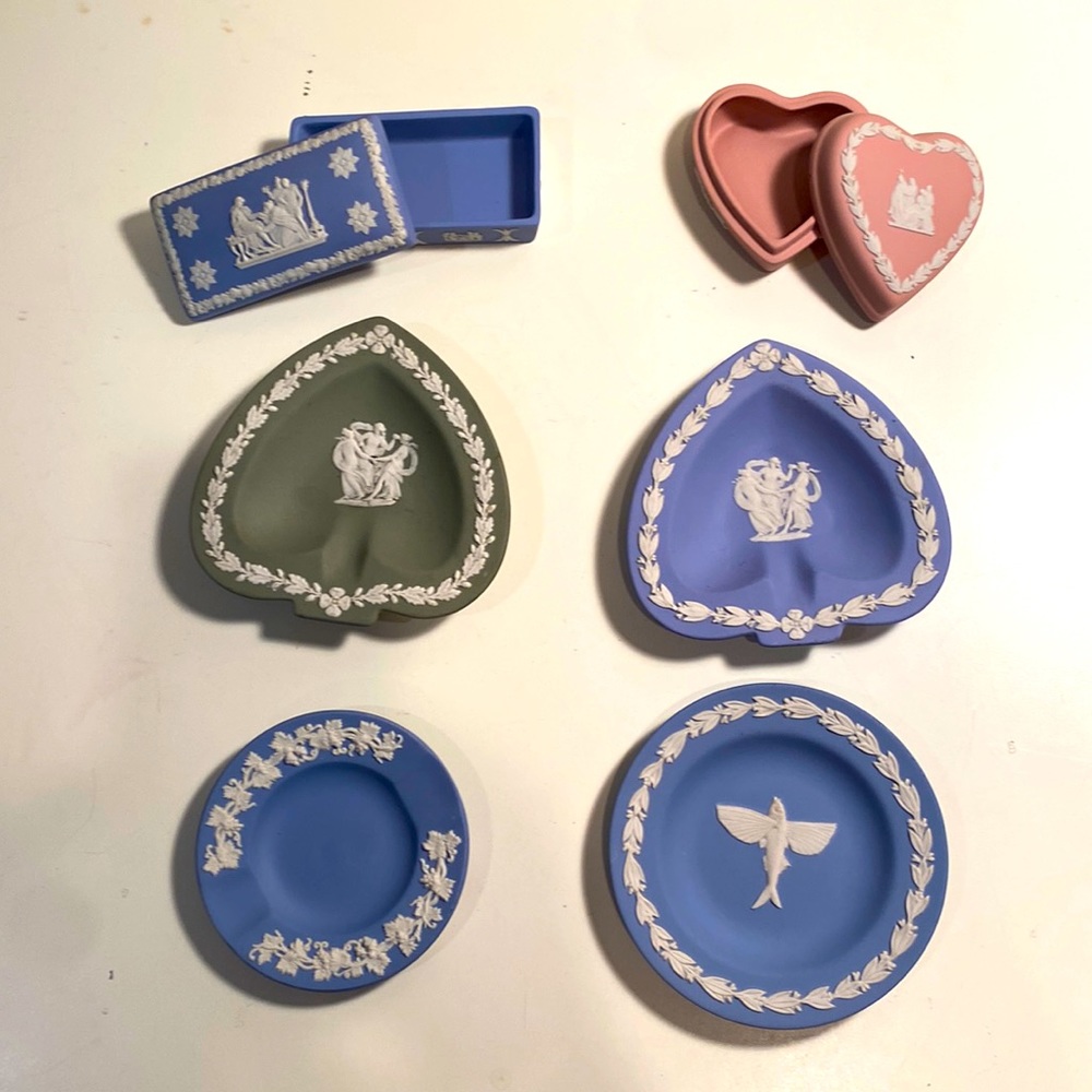 WEDGWOOD: Jasperware LOT